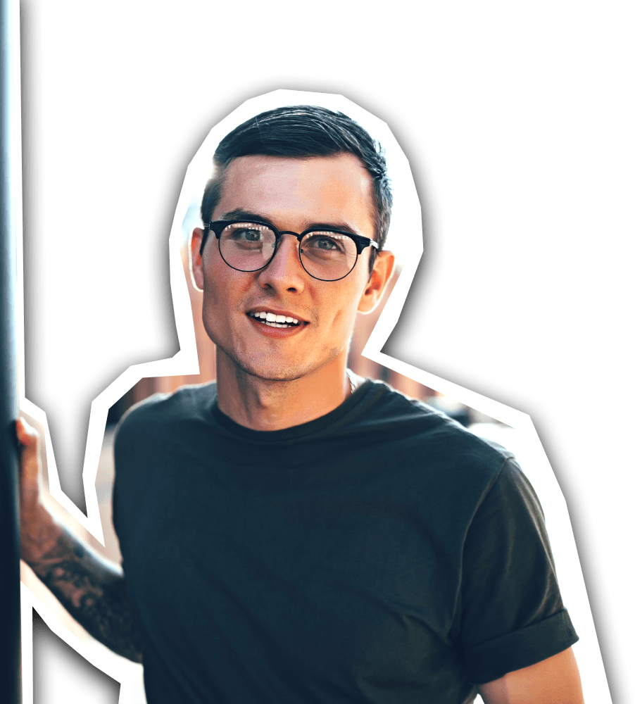 Un jeune travailleur décontracté